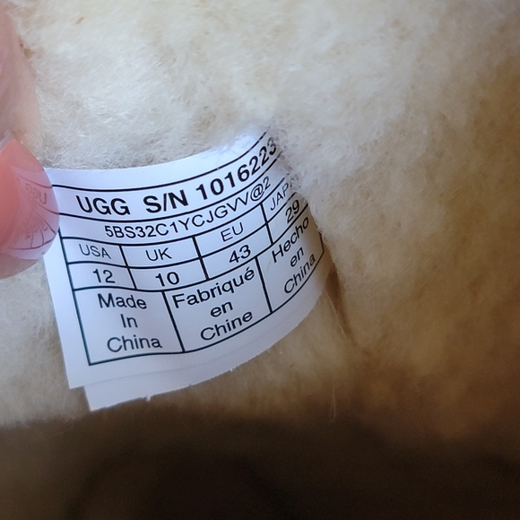 UGG Classic Short II Suede Boot - Picture 6 of 7